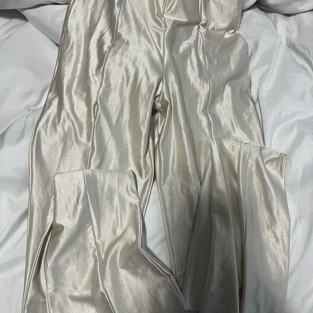 LANAI LONG-SLEEVED TOP & LEGGINGS - Kefir × 1 M